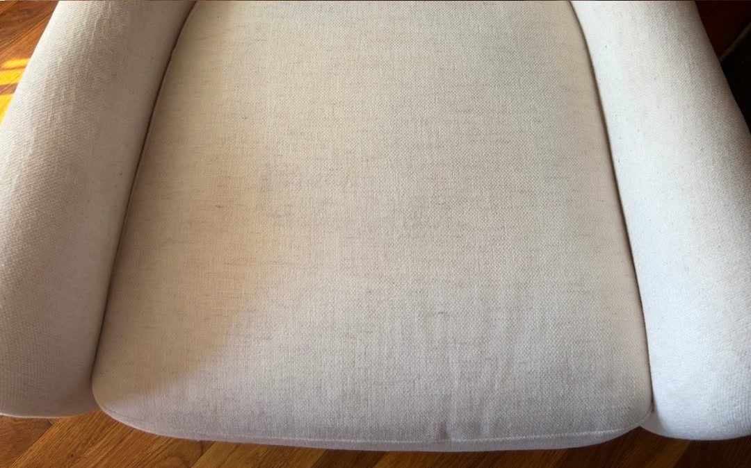 White chair cleaning before cleaning